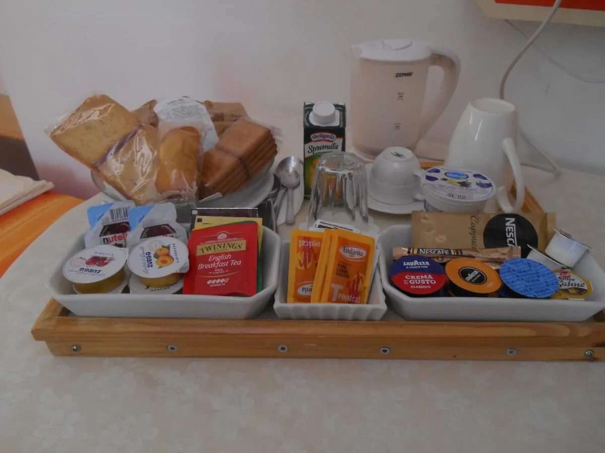 Le Rose Malpensa Bed & Breakfast Busto Arsizio 3*,  Italy