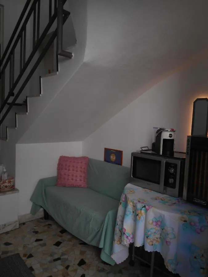 Le Rose Malpensa Bed & Breakfast Busto Arsizio 3*,  Italy
